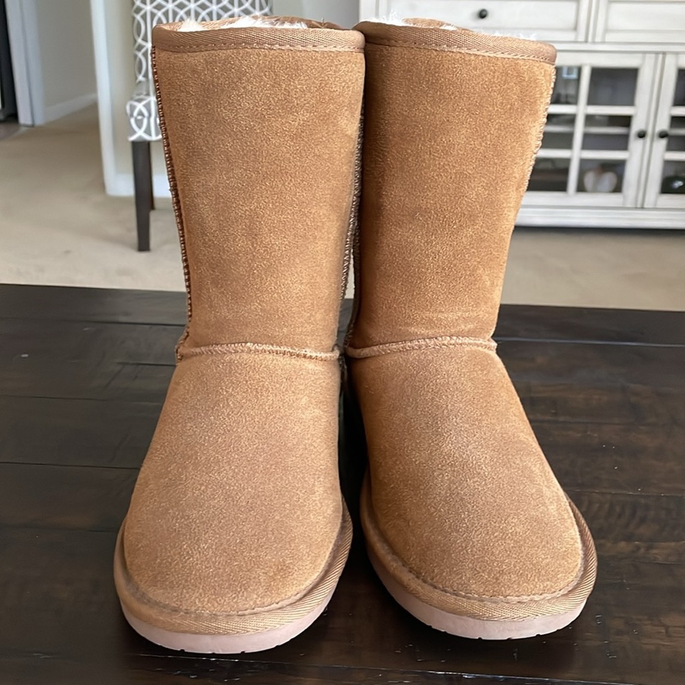Minnetonka  Women’s  Olympia Suede Boots.  Sheepskin Lining Easy Slip On.  NWOT - Picture 15 of 15